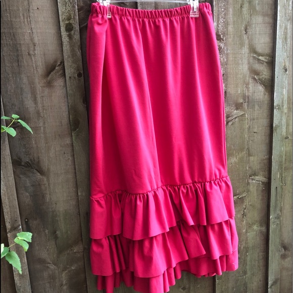 Dresses & Skirts - Pink. Ruffle skirt.